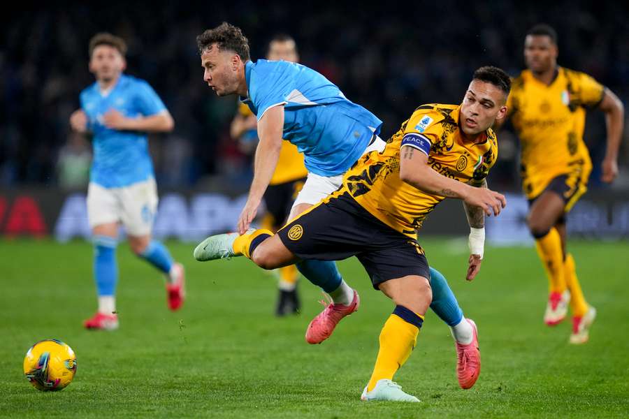 Lautaro e Rrahmani durante Napoli-Inter