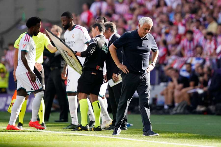Mourinho, pendant le derby au Metropolitano Mourinho, pendant le derby au Metropolitano