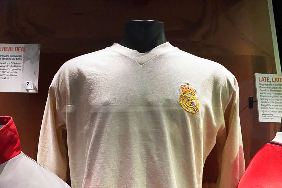 Camiseta de Alfredo Di Stéfano expuesta en el Museo del Fútbol de Manchester.