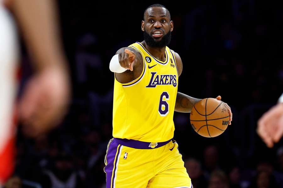 LeBron James está em grande fase com a camisa dos Lakers