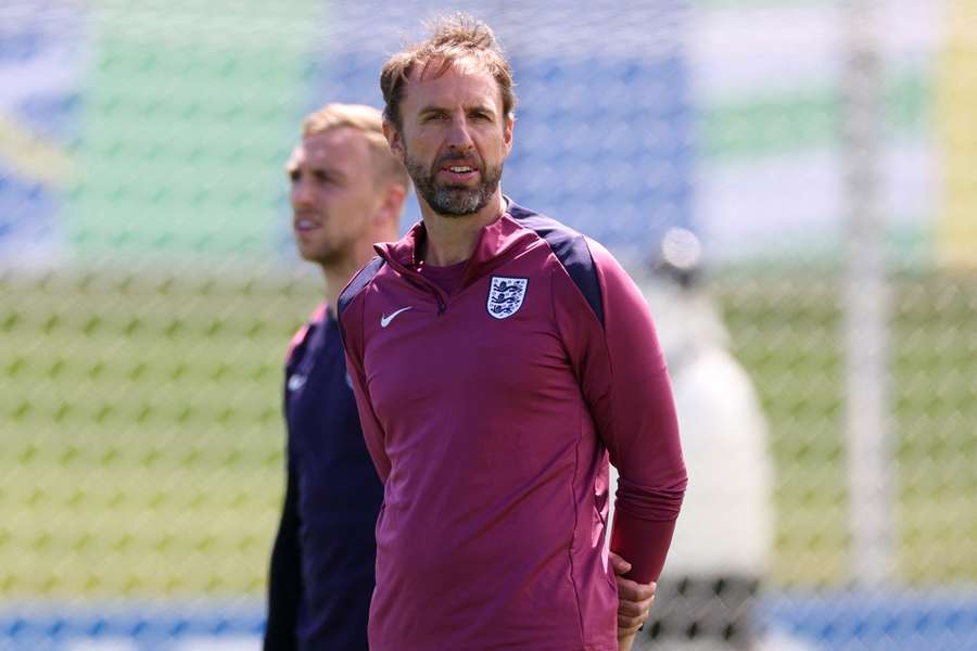 Gareth Southgate op de training van Engeland