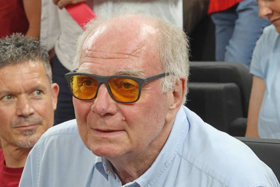 Hoeneß beim Spiel der Bayern-Basketballer.