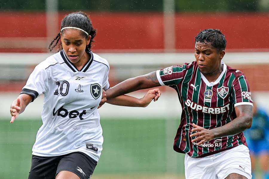 Ventania no Rio adia clássico carioca