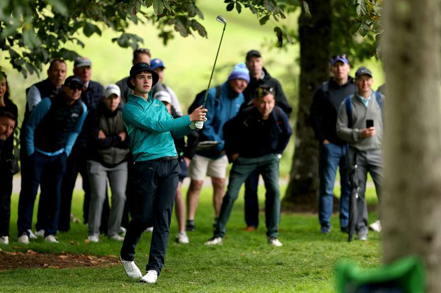 John Doyle z Irlandii reaguje po wykonaniu uderzenia na 17. dołku pierwszego dnia turnieju Amgen Irish Open 2025 w The K Club, 4 września 2025 r. John Doyle z Irlandii reaguje po wykonaniu uderzenia na 17. dołku pierwszego dnia turnieju Amgen Irish Open 2025 w The K Club, 4 września 2025 r.