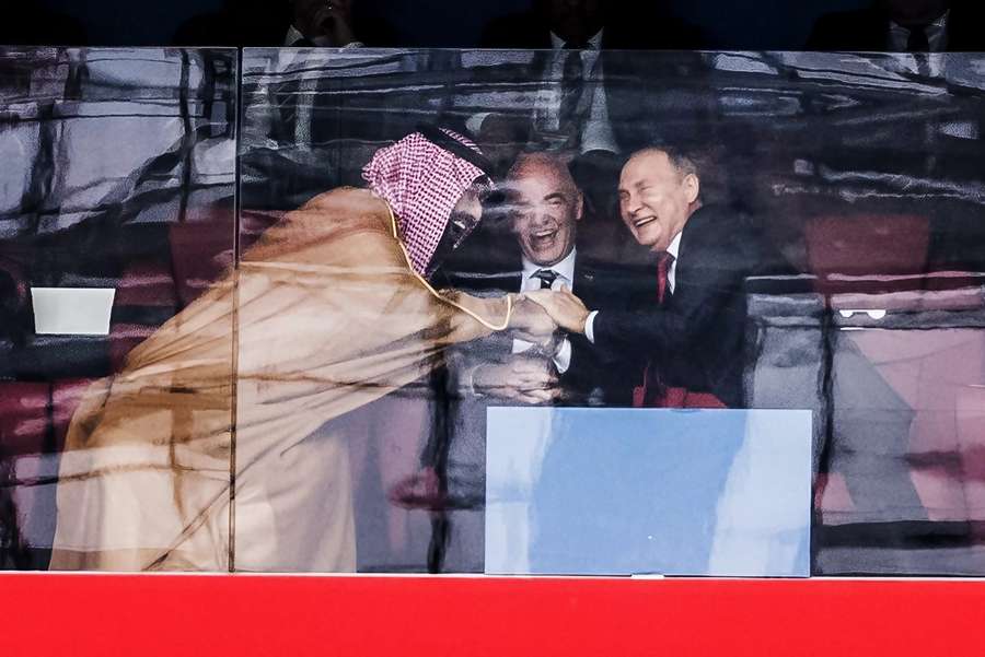 Gianni Infantino assieme allo sceicco bin Salman e al presidente Putin