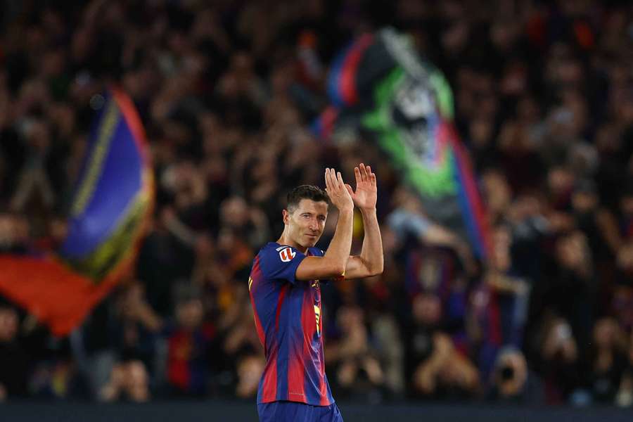 Lewandowski v neděli odehrál poslední domácí zápas za Barcelonu.