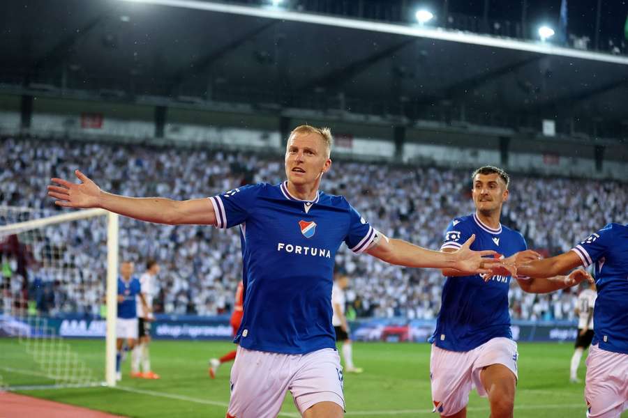 Michal Frydrych cieszy się z nieuznanego ostatecznie gola w meczu z Legią.