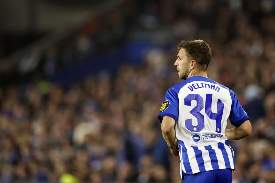 Joël Veltman ligt er vermoedelijk een maand uit bij Brighton