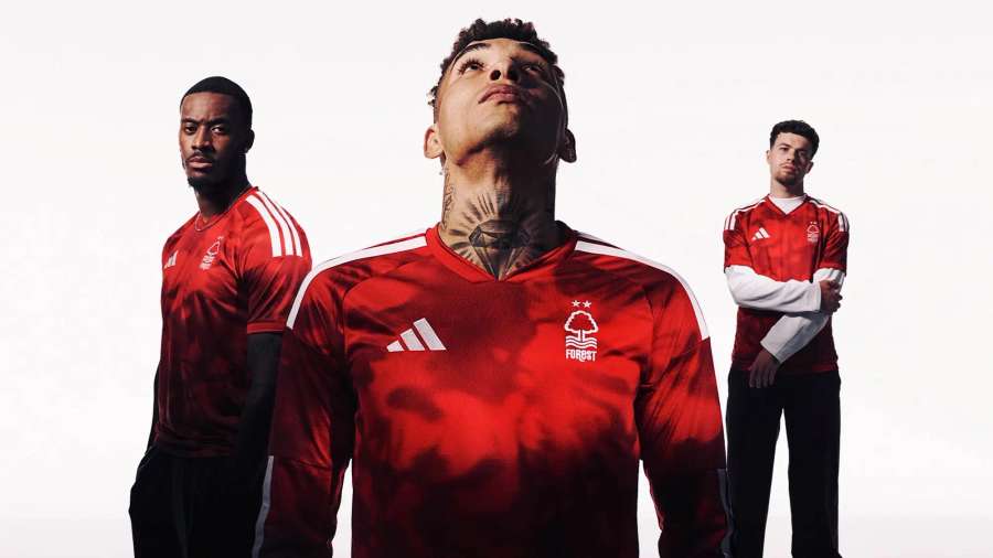 Notthingham Forest home kit Notthingham Forest home kit
