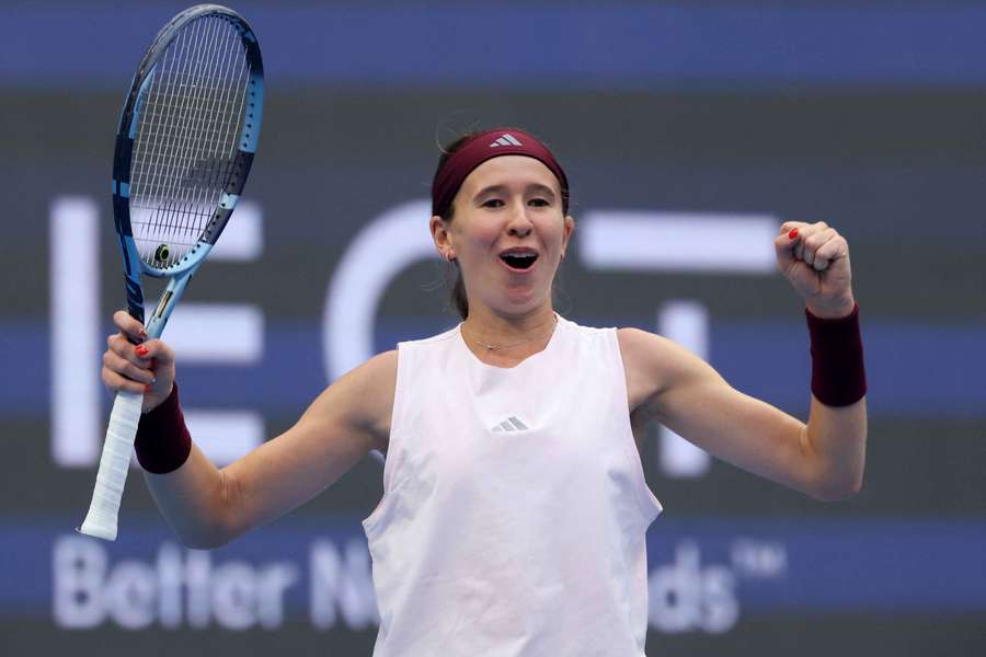 Muchova celebra una victoria durante la gira asiática Muchova celebra una victoria durante la gira asiática