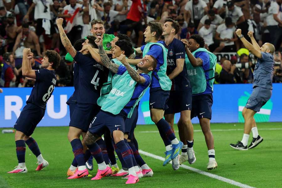 El PSG celebra en Budapest