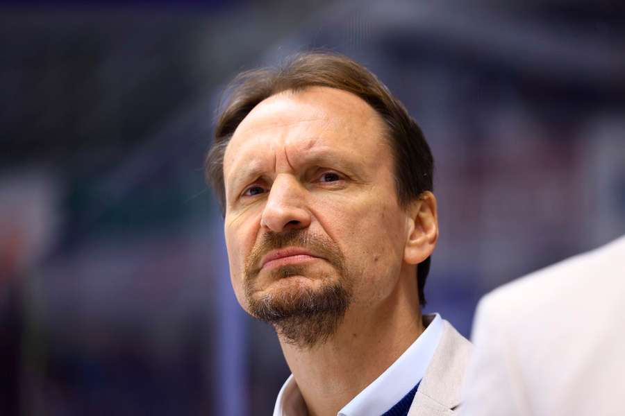 Pavel Gross vzal vyřazení v semifinále play off na sebe. Pavel Gross vzal vyřazení v semifinále play off na sebe.