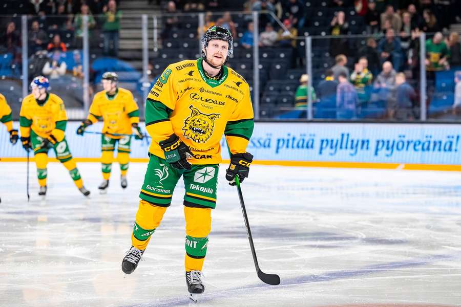 Jens Looke scored Ilves' first two in the win over Kiekko-Espoo Jens Looke scored Ilves' first two in the win over Kiekko-Espoo