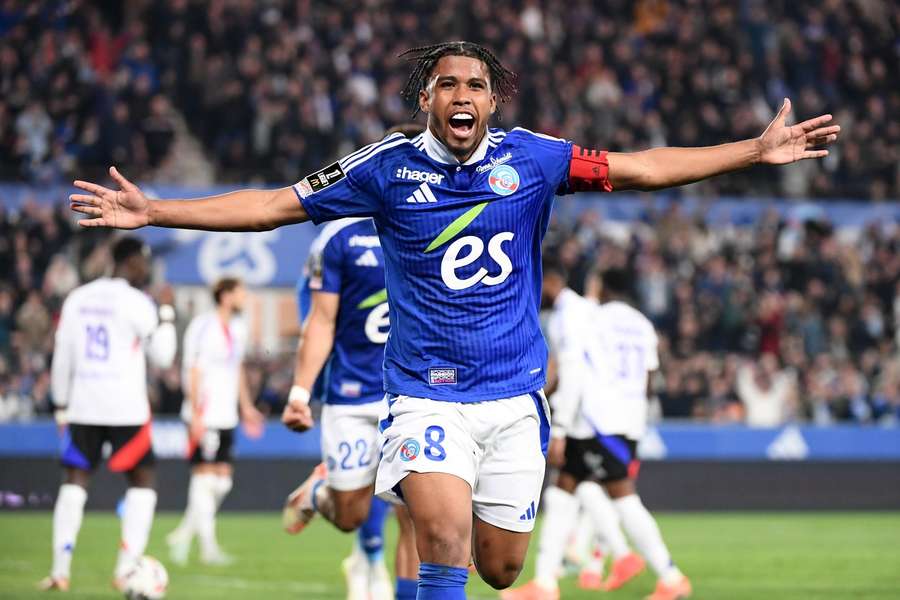 Andrey Santos marcou na vitória do Strasbourg sobre o Lyon