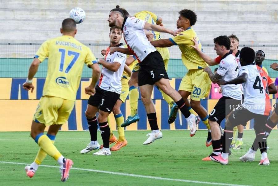 Fiorentina și Radu Drăgușin suferă o nouă umilință, chiar în ziua aniversării centenarului. A debutat Bîrligea