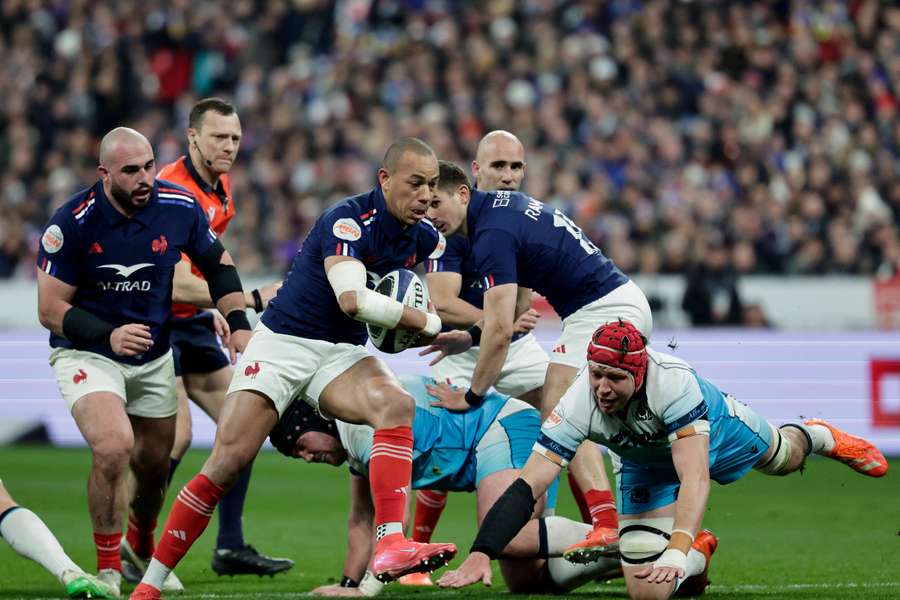 Gaël Fickou avec le ballon lors du dernier Six nations.