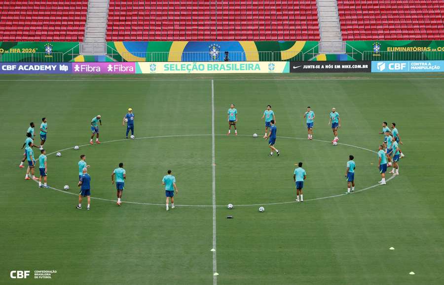 Elenco da Seleção Brasileira no Mané Garrincha, em Brasília Elenco da Seleção Brasileira no Mané Garrincha, em Brasília