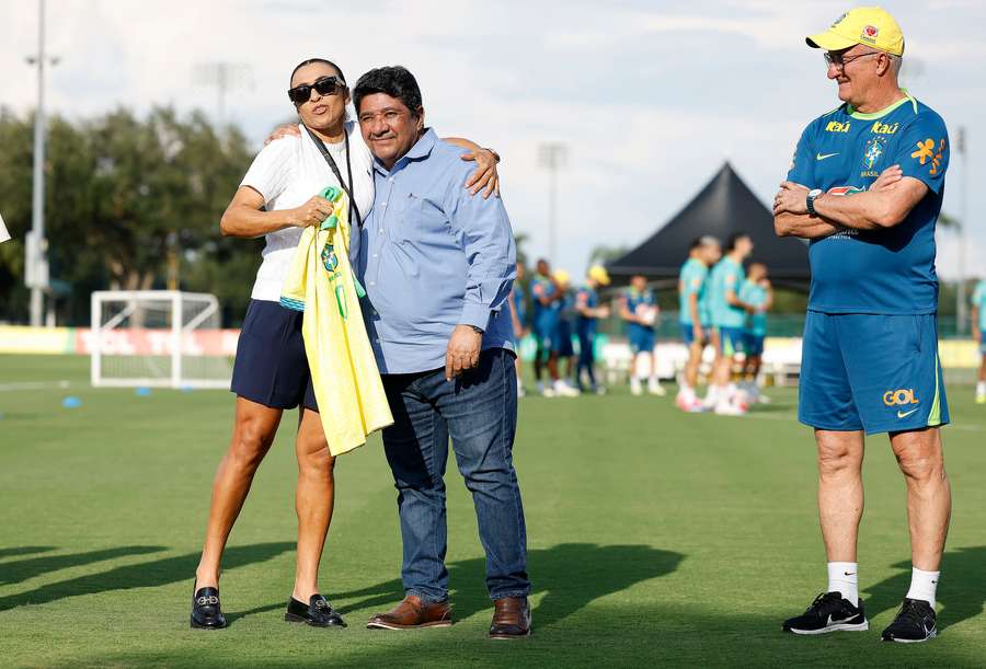 Ednaldo Rodrigues com a craque Marta e o ex-técnico da Seleção Dorival Júnior Ednaldo Rodrigues com a craque Marta e o ex-técnico da Seleção Dorival Júnior