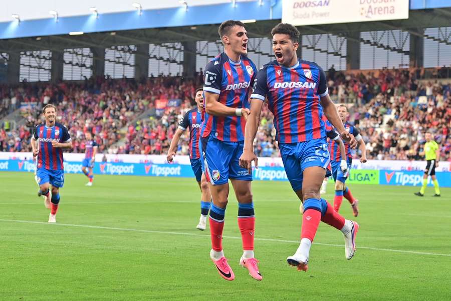 Christophe Kabongo slaví gól v ligovém zápase proti Zbrojovce.