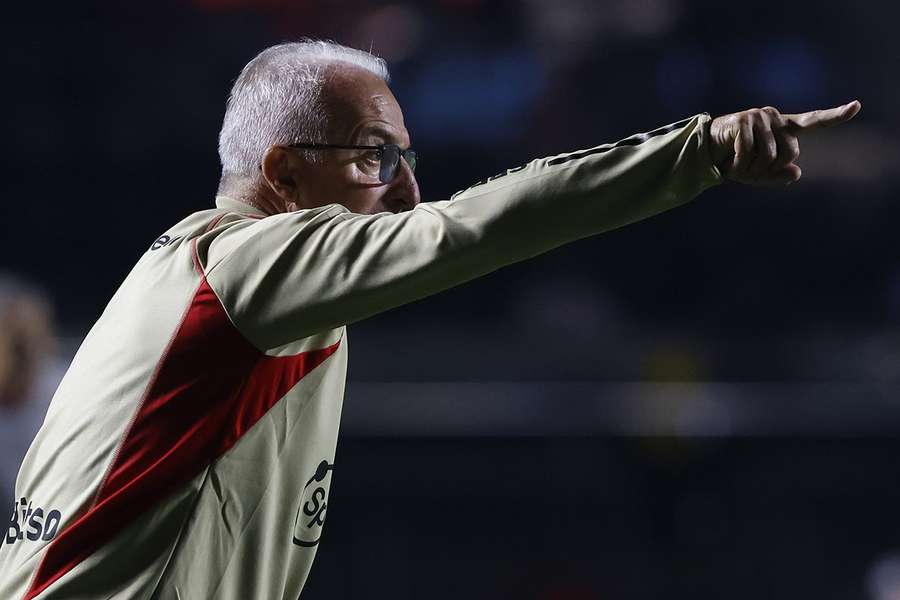 Dorival Júnior apresentou um onze reformulado contra o Fortaleza no Morumbi