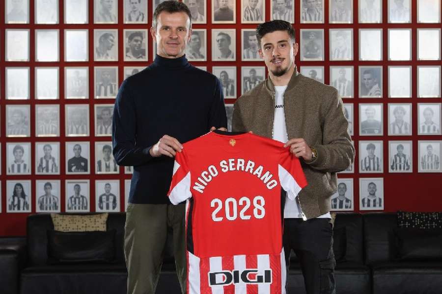 Nico Serrano, a la derecha, con Jon Uriarte, presidente del Athletic