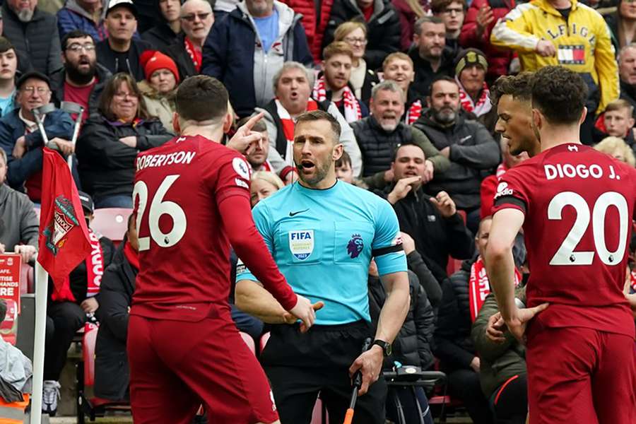 Robertson appeals to Hatzidakis at Anfield