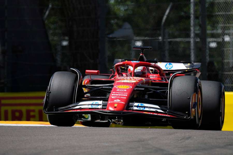 Charles Leclerc lässt die Ferrari-Fans an der Strecke jubeln.