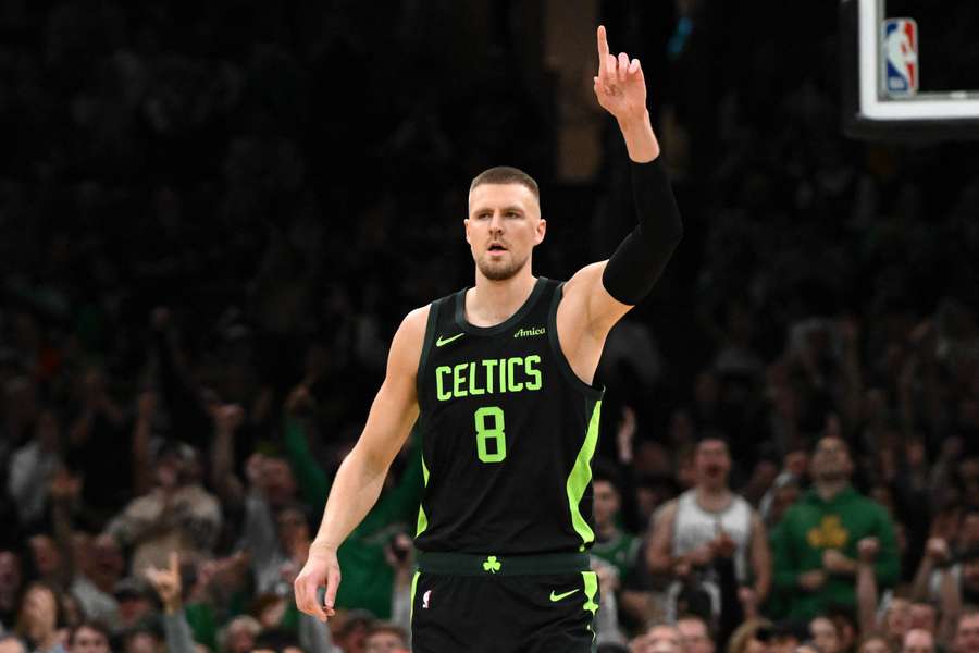 Porzingis regressou na partida com os Clippers