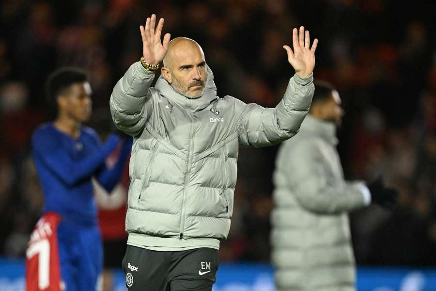 Chelsea nastúpi proti Liverpoolu.