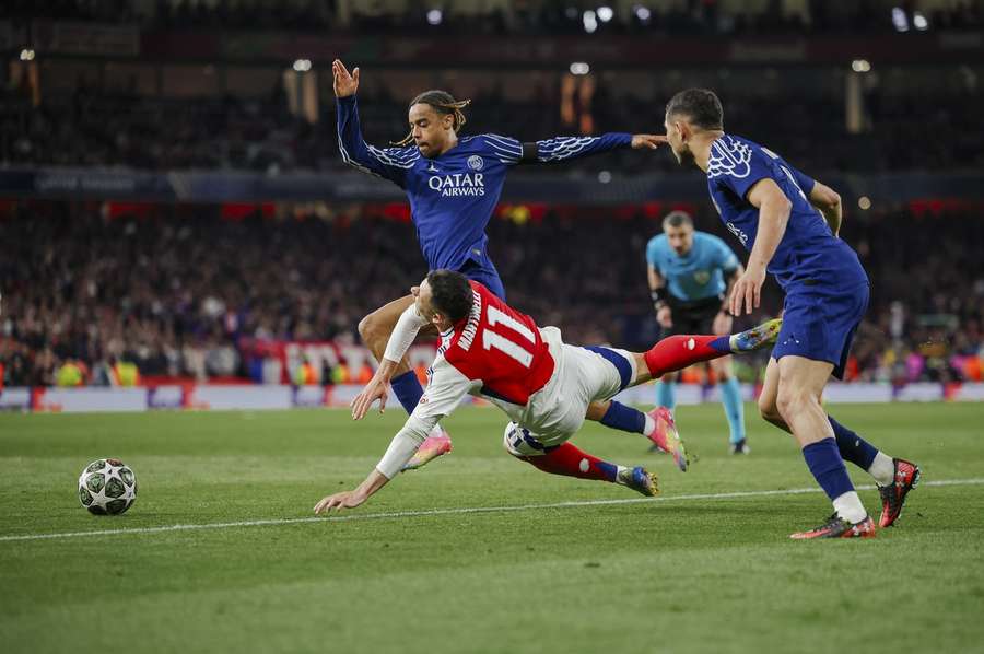 PSG's Bradley Barcola challenges Arsenal's Gabriel Martinelli PSG's Bradley Barcola challenges Arsenal's Gabriel Martinelli