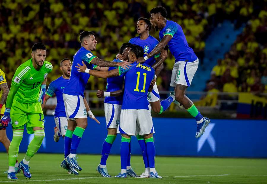 Brasil abriu o placar com um belo golo de Martinelli