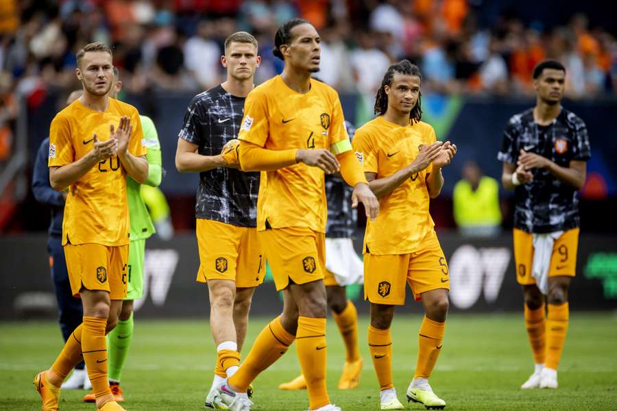 Het Nederlands elftal is op de wereldranglijst voetbal een plek gezakt