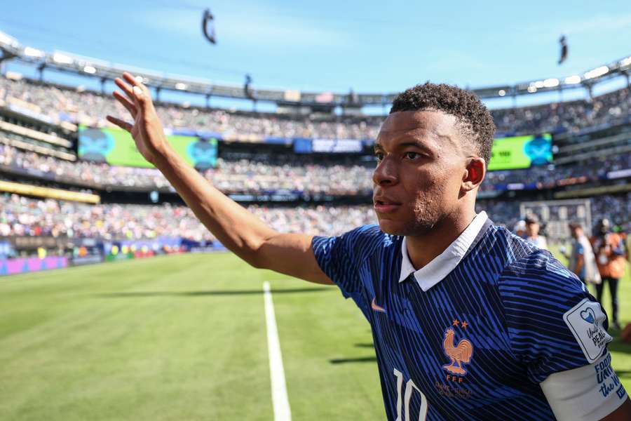 Kylian Mbappé fez história na primeira jornada do Mundial, tornando-se no melhor marcador da seleção gaulesa Kylian Mbappé fez história na primeira jornada do Mundial, tornando-se no melhor marcador da seleção gaulesa