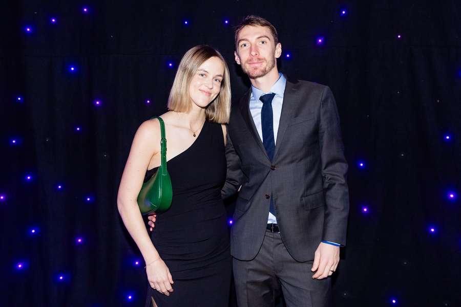 Klein a Schmiedlová sú nerozlučná dvojica. Klein a Schmiedlová sú nerozlučná dvojica.