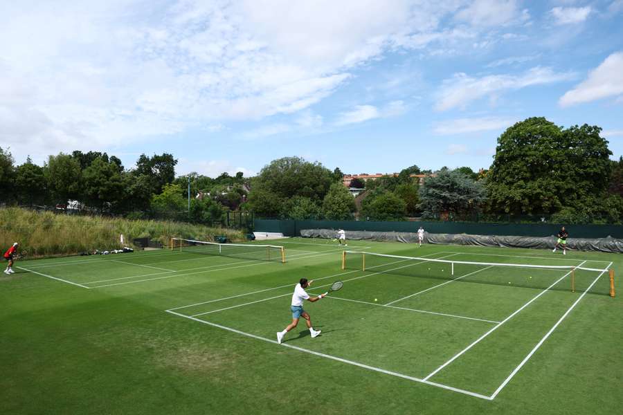 Tenis Flash: Kawa gra w kwalifikacjach do Wimbledonu. Trwają przygotowania do Wielkiego Szlema