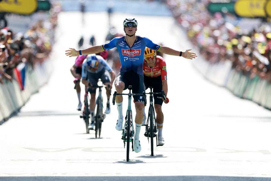 Deviatu etapu TdF vyhral van der Poel. Deviatu etapu TdF vyhral van der Poel.