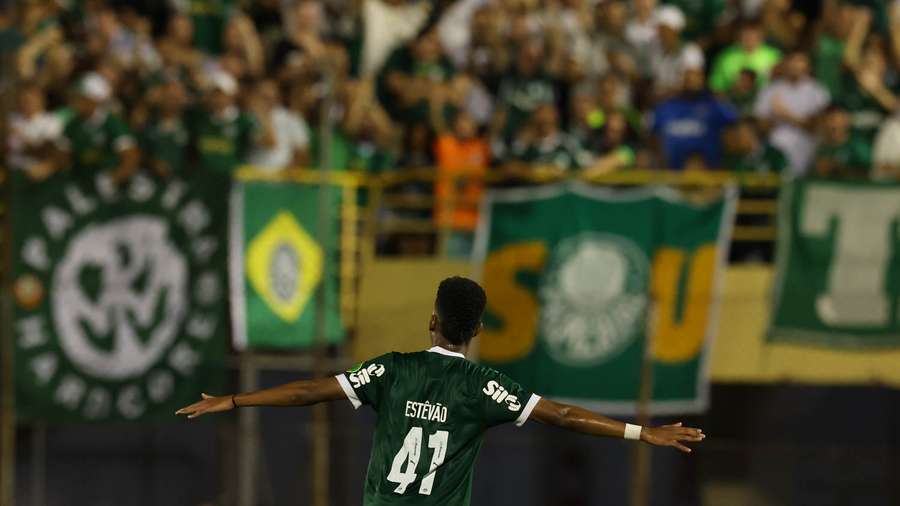 Estêvão vai deixar saudades na torcida do Verdão Estêvão vai deixar saudades na torcida do Verdão