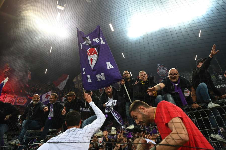 Torcida da Fiorentina quer o título