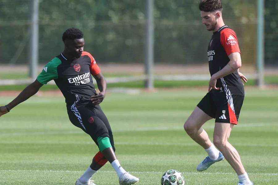 Saka talks up Rice as "great Arsenal leader"