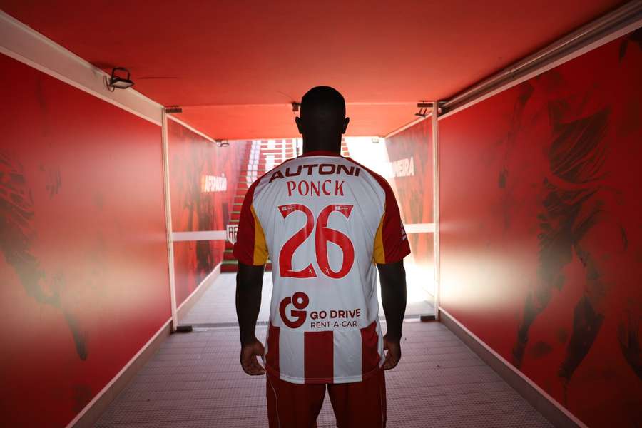 Carlos Ponck vai envergar a camisola 26 do AFS