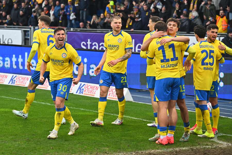 Braunschweig hat beim Debüt von Kornetka den erhofften Befreiungsschlag gefeiert