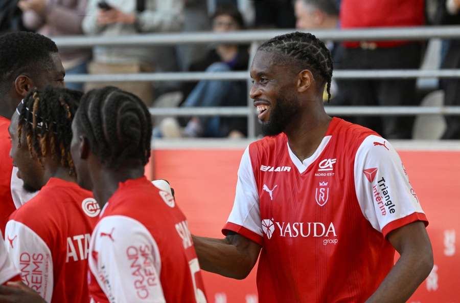 L’attaquant américain de Reims, Theoson Siebatcheu, célèbre son but contre Toulouse lors du match de Ligue 1 au stade Auguste-Delaune, le 20 avril 2025. L’attaquant américain de Reims, Theoson Siebatcheu, célèbre son but contre Toulouse lors du match de Ligue 1 au stade Auguste-Delaune, le 20 avril 2025.