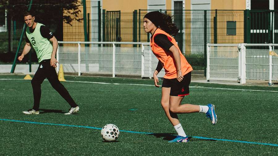 Louna Ribadeira à l'entraînement avec le FC Fleury 91