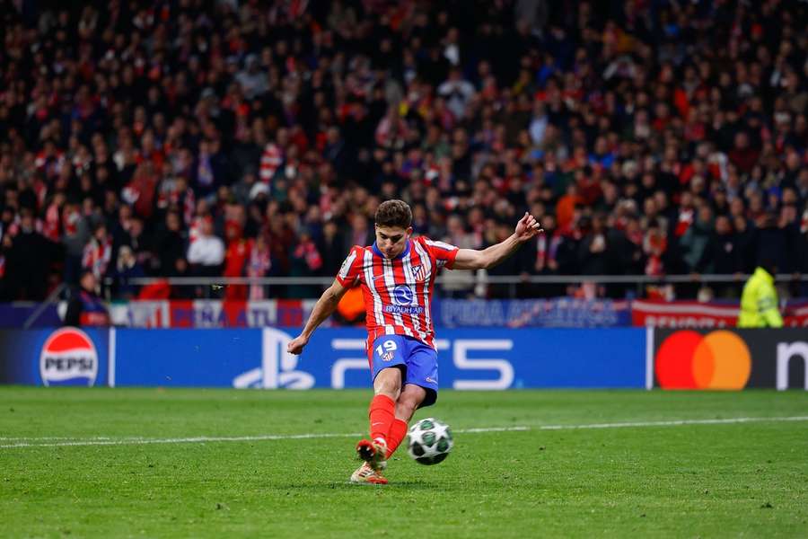 Julian Alvarez execută o lovitură de departajare în Atletico - Real