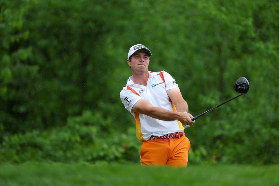 Viktor Hovland of Norway plays his shot