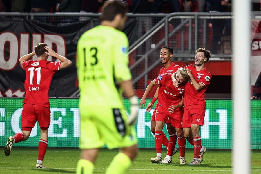 Sem Steijn scoorde met een prachtige omhaal de 2-0 voor FC Twente