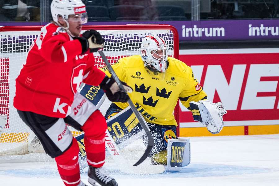 Švédsko porazilo Švýcarsko 8:3.