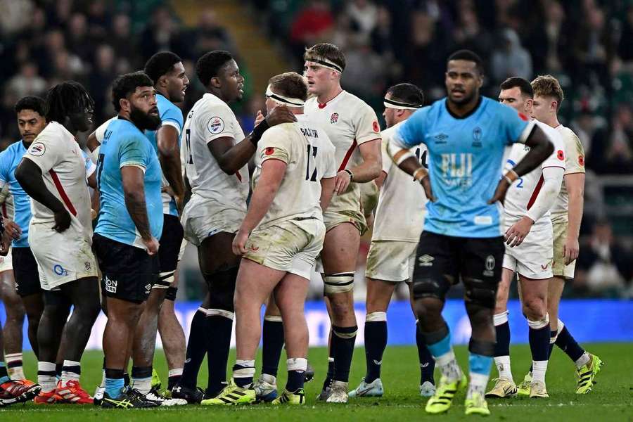 England see off Fiji to make it nine wins in a row