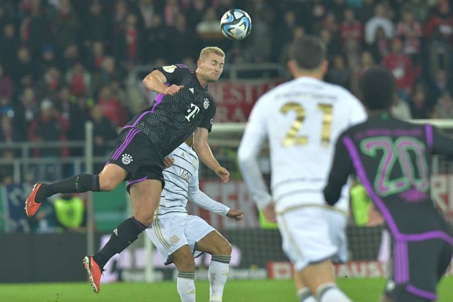 De Ligt raakte geblesseerd tijdens de bekerwedstrijd tegen Saarbrücken