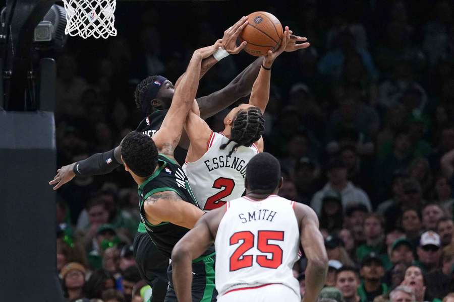 Neemias Queta na partida com os Bulls Neemias Queta na partida com os Bulls